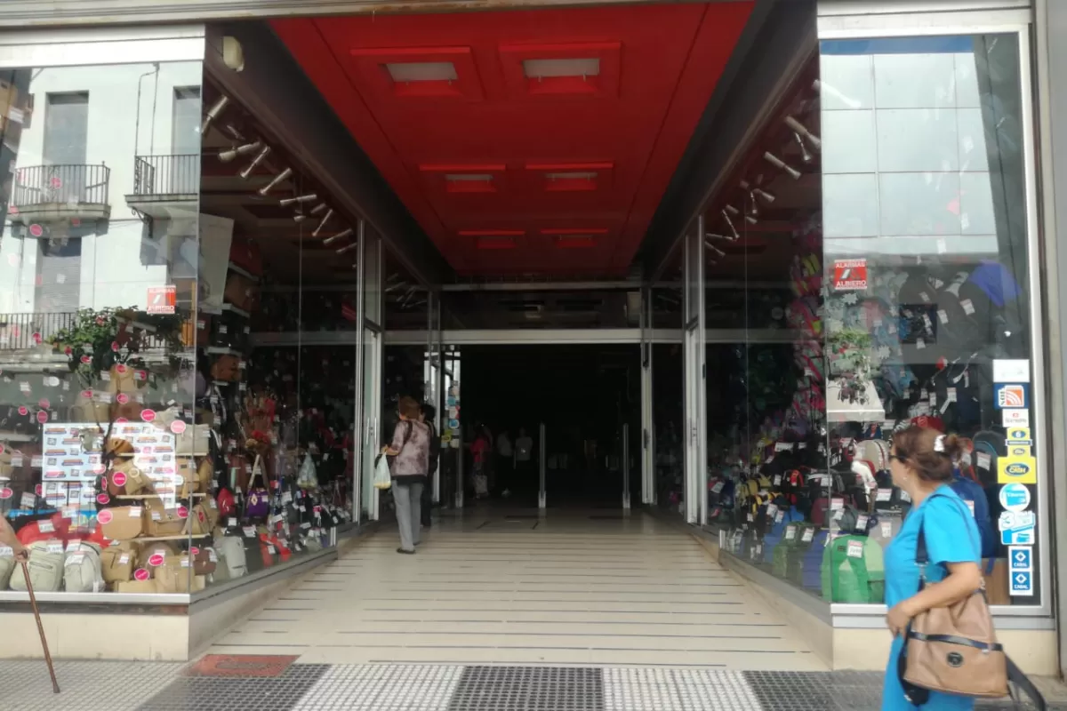 Un corte de luz afectó a los locales del centro