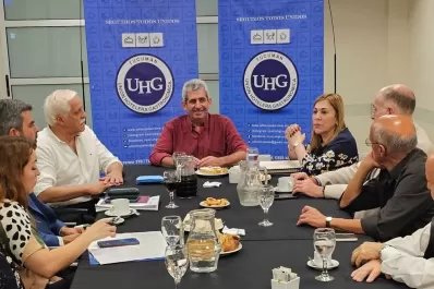 Beatriz Ávila se comprometió a impulsar acciones para beneficiar a los sectores gastronómico y hotelero