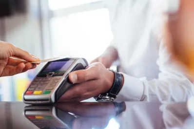 La AFIP controla tus compras con tarjeta de débito: a partir de qué montos