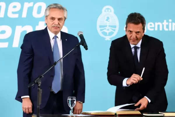 Se dispara el dólar blue: Massa anunció que rediscutirá el acuerdo con el FMI e intervendrá en el mercado cambiario