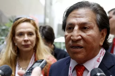 Alejandro Toledo se entregó a la Justicia de EEUU para su extradición a Perú