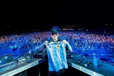 El increíble primer show de Bizarrap en Argentina: la emoción del artista en pleno concierto y el llamativo homenaje a Messi