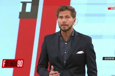 El tenso momento que vivió el “Pollo” Vignolo en medio de una transmisión: hinchas de Racing lo increparon y lo tildaron de “bostero”