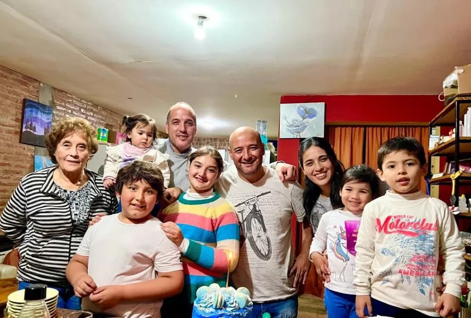 FAVORECIDA. Blanca Hortensia Medina (a la izquierda) fue la ganadora semanal de los Números de Oro. 