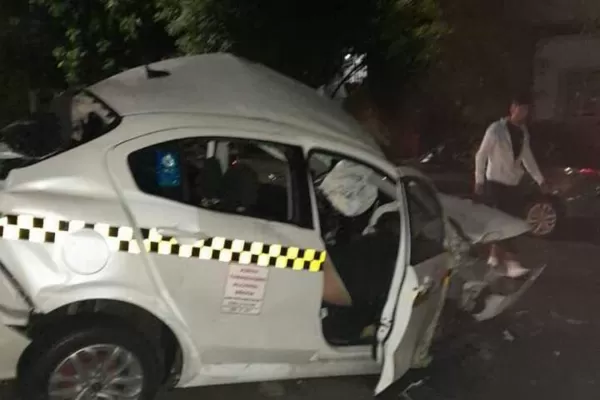 Piden investigar si la camioneta que chocó al taxista estaba preparada para correr picadas