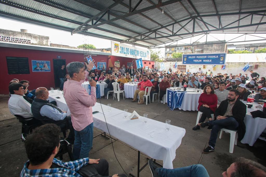 Dimes y diretes: los candidatos continúan con los recorridos y afilan las estrategias