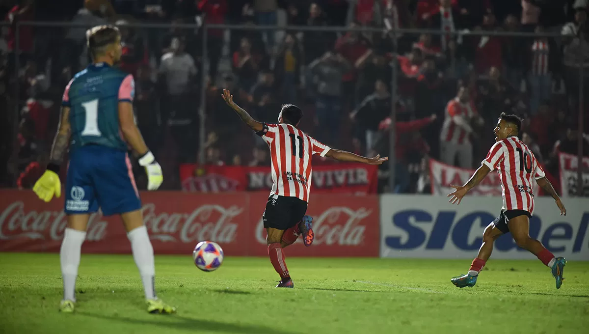 GOLEADOR. Emanuel Dening abrió el marcador para San Martín y festejó su quinta conquista de la temporada.