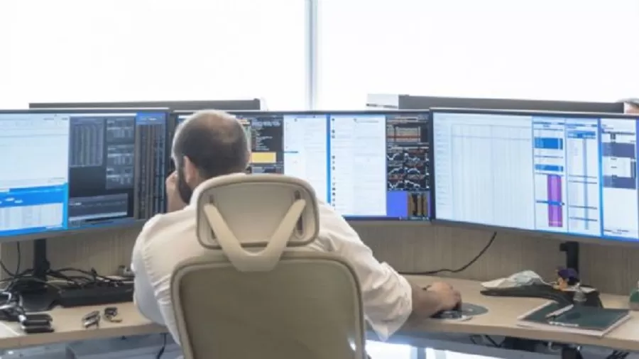 Allanan a un agente de bolsa, tras la disparada del dólar blue