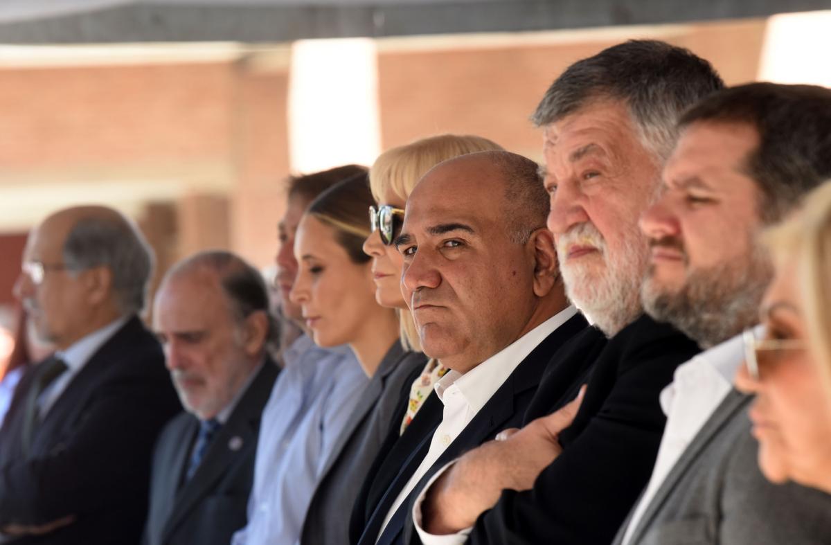 COMENZÓ LA ZAFRA. Juan Manzur acompañó al matrimonio Rocchia Ferro.