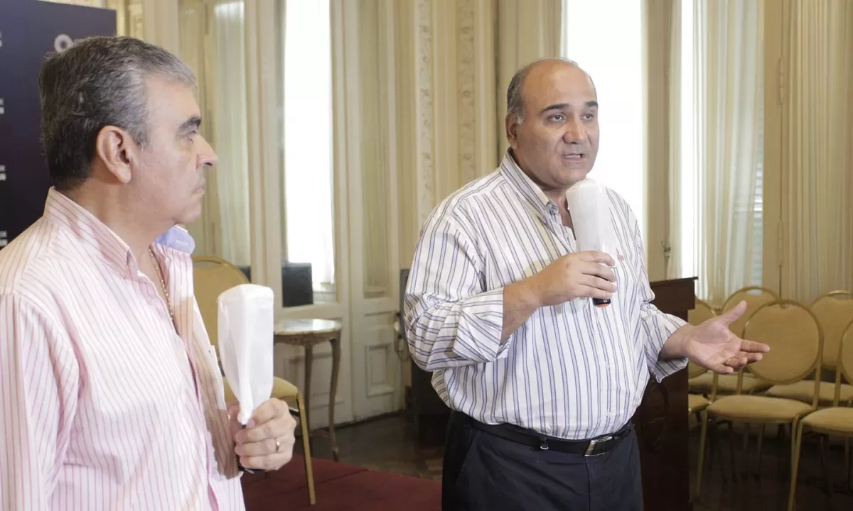 EN OTROS TIEMPOS. Alfaro y Manzur, durante una audiencia en la Casa de Gobierno en 2020, tras el surgimiento de la pandemia de covid-19. Foto de Archivo / Comunicación Pública