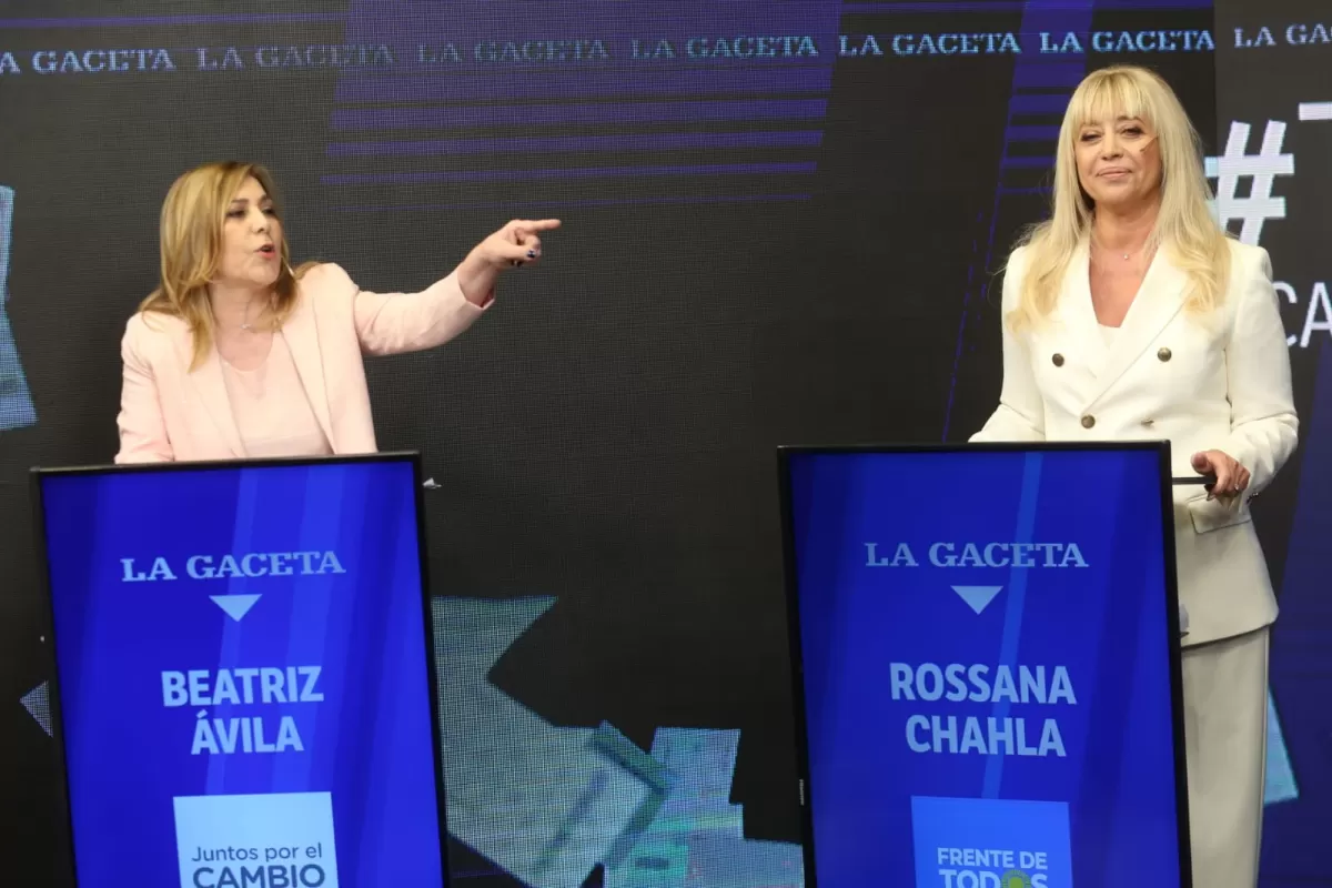 MOMENTO DE TENSIÓN. La candidatas a intendente Beatriz Ávila (Juntos por el Cambio) y Rossana Chahla (Frente de Todos) durante uno de los cruces. LA GACETA/FOTO DE JUAN PABLO SÁNCHEZ NOLI 