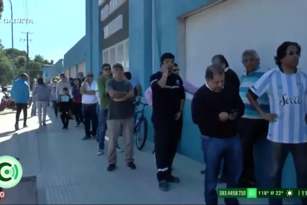 Socios de Atlético Tucumán molestos durante la venta de entradas: ¡Priorizan a las gallinas!