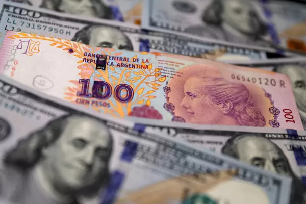 Dólar blue vs. plazo fijo: qué recomiendan tener en cuenta los economistas