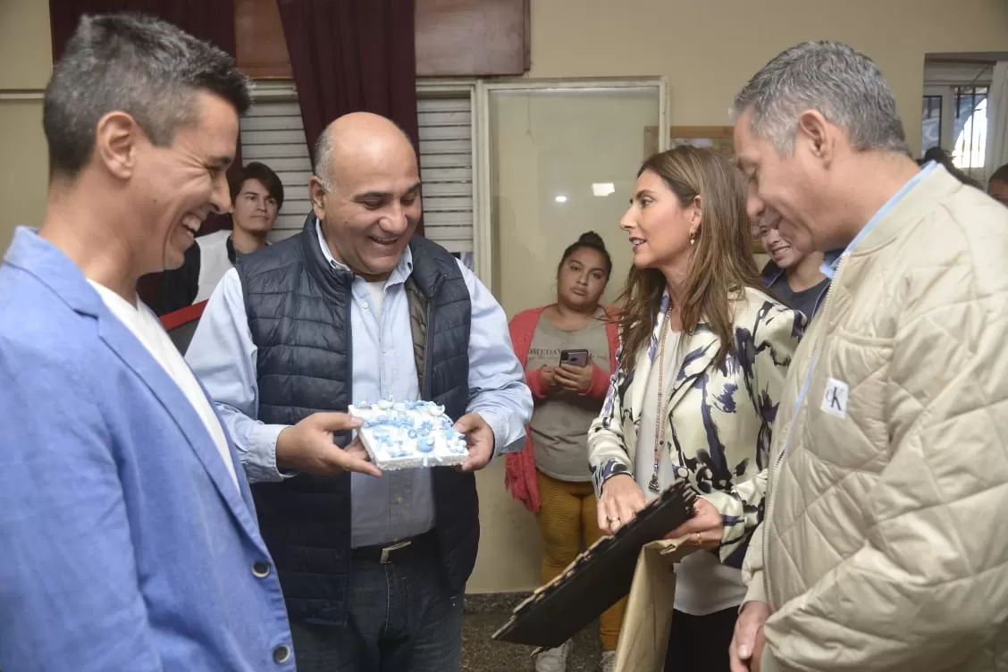 El gobernador Manzur recorrió locales de emprendimientos sociales en el Barrio Diza