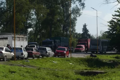 Trabajadores del citrus cortan rutas en toda la provincia por problemas salariales