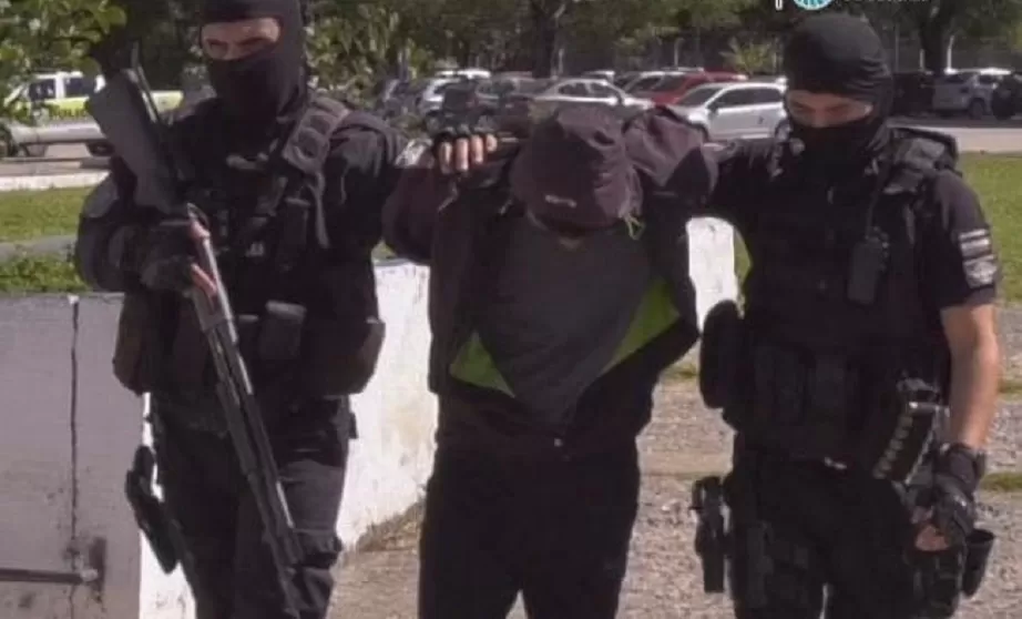 MOMENTO DE LA DETENCIÓN. El hombre era buscado en Buenos Aires. 