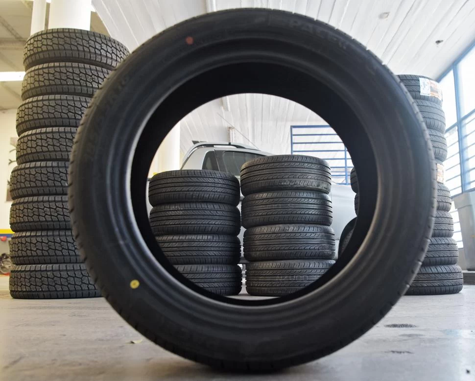 DESABASTECIMIENTO. Los que trabajan en el rubro automotor afirman que se vieron afectados por la crisis. 