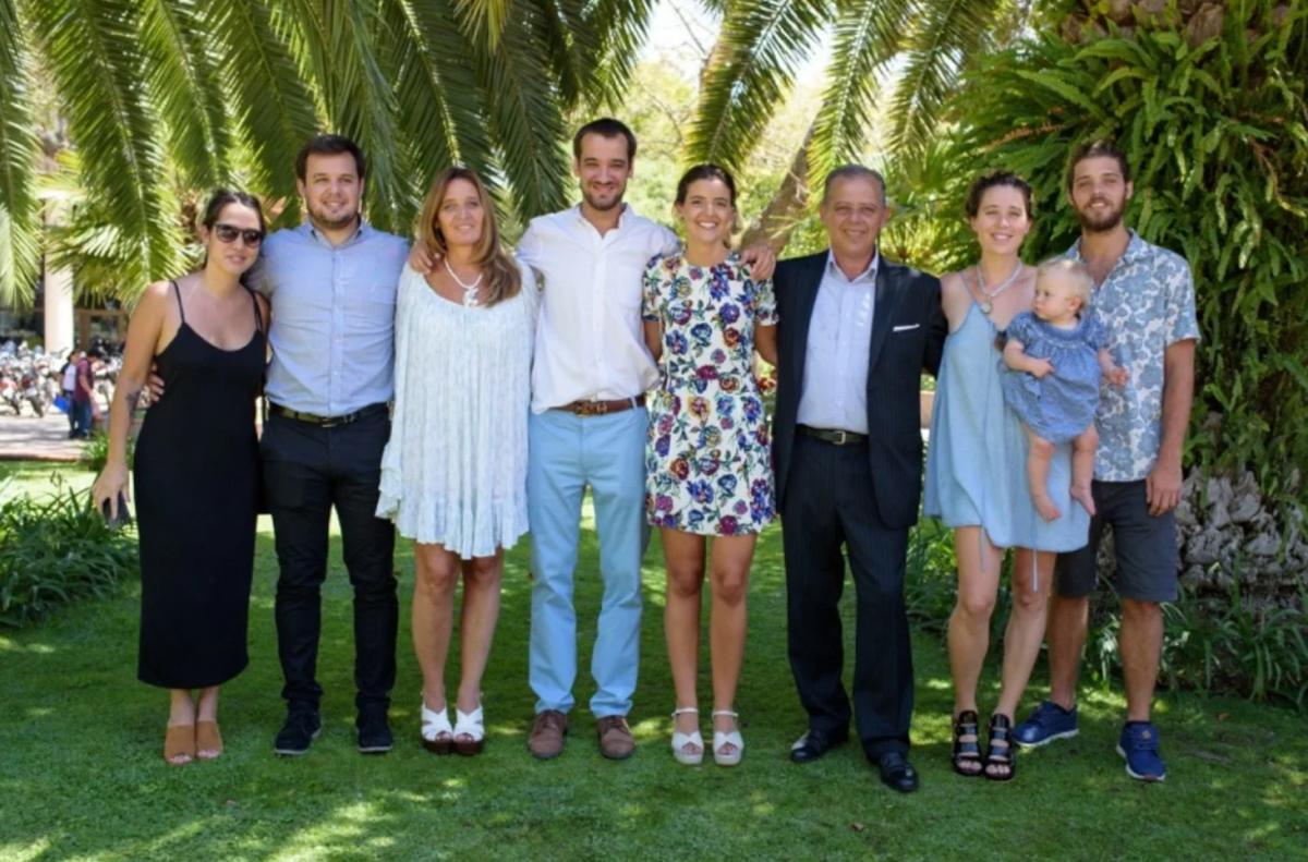 Santiago Maratea junto a su familia