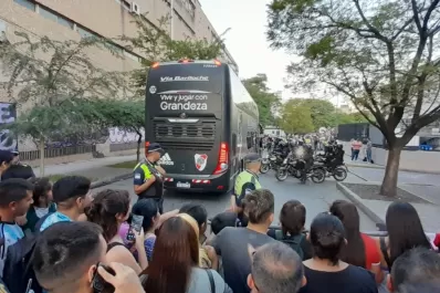 El micro del plantel de River chocó en la zona del ex Abasto