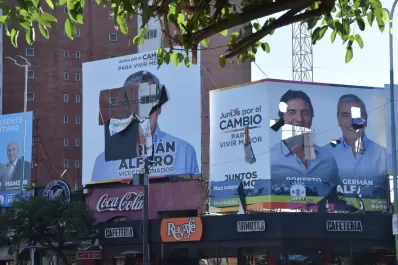 Juntos por el Cambio denunció que fueron vandalizadas gigantografías de la fórmula Sánchez-Alfaro