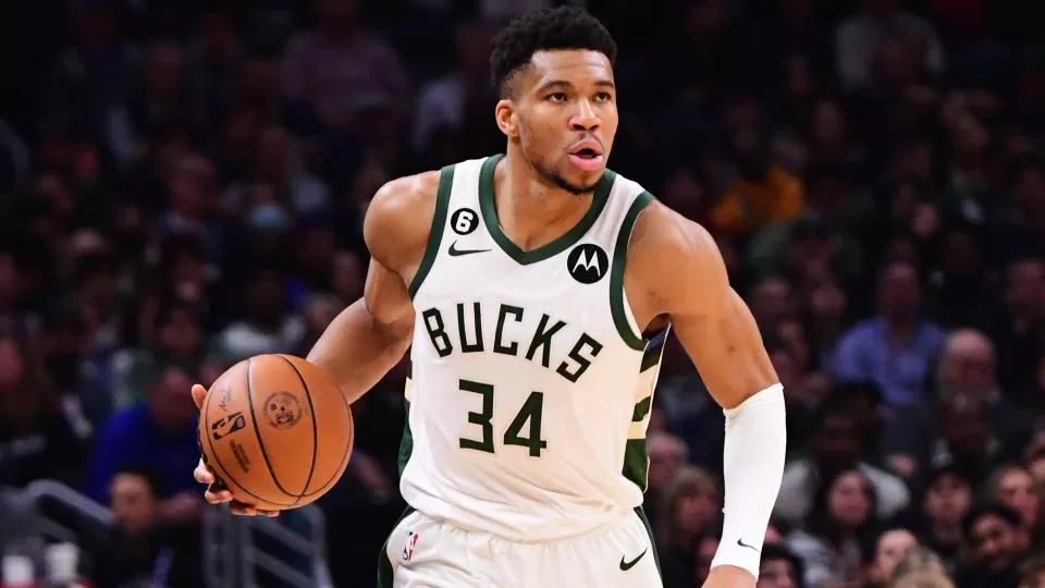 Giannis Antetokounmpo reflexionó sobre lo que significa tener éxito en los deportes.