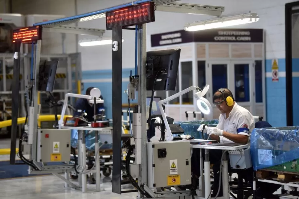 ALTA PRECISIÓN. Los productos de la planta Tucumán de Scania pasan por una exhaustiva prueba de calidad antes de salir al mercado. LA GACETA / FOTOS DE INÉS QUINTEROS ORIO