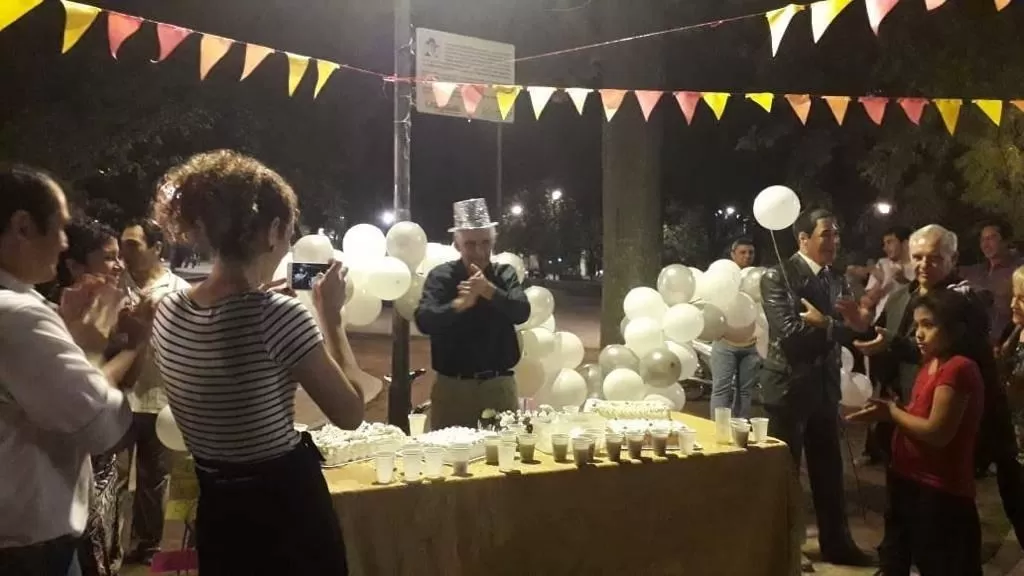FESTEJO. Américo Ibarra celebra cada encuentro tanguero en plaza Urquiza.