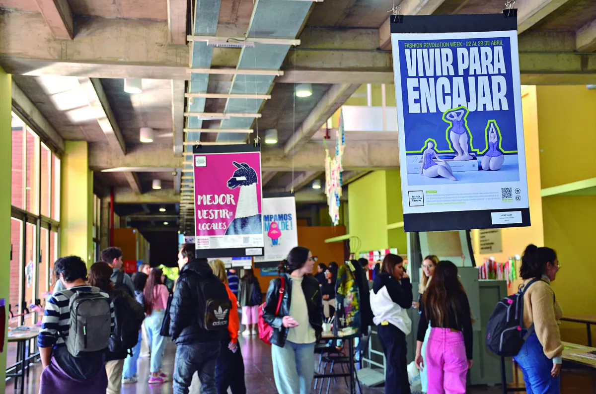 CONCURRENCIA. Más de 300 personas pasaron por la Fashion Week Revolution realizada en la Unsta.