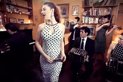 La Romántica Milonguera es algo más que una orquesta tocando tangos