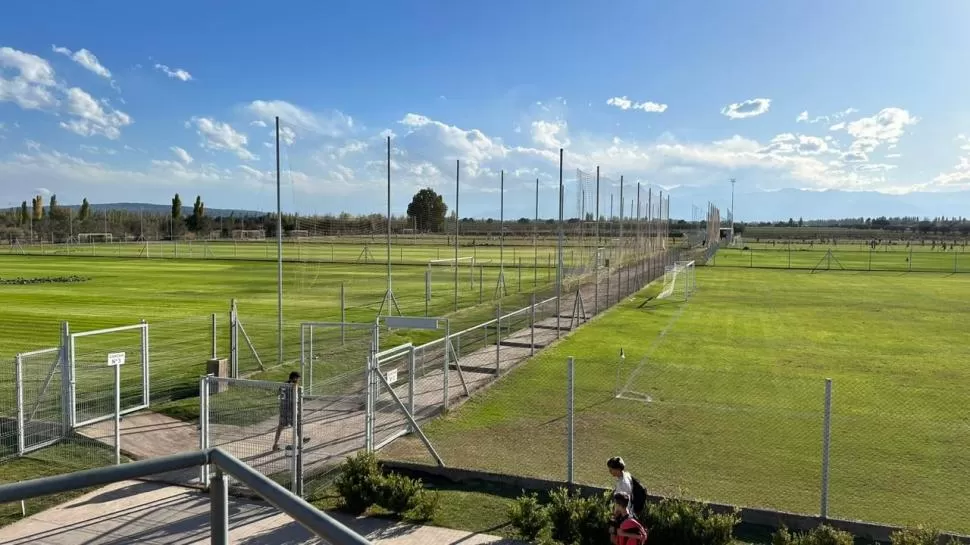 CAMPOS. El predio cuenta con 14 canchas de medidas reglamentarias. LA GACETA / FOTOS DE BRUNO FARANO 