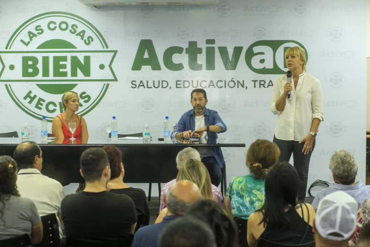 Reunión entre los candidatos y los puesteros. 