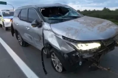 Video: con un tractor remolcaron la destrozada camioneta de El Pulga Rodríguez