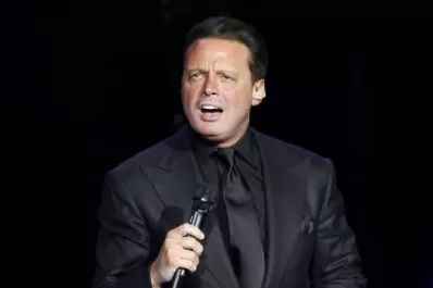 Luis Miguel compartió una emotiva foto con su mamá, Marcela Basteri