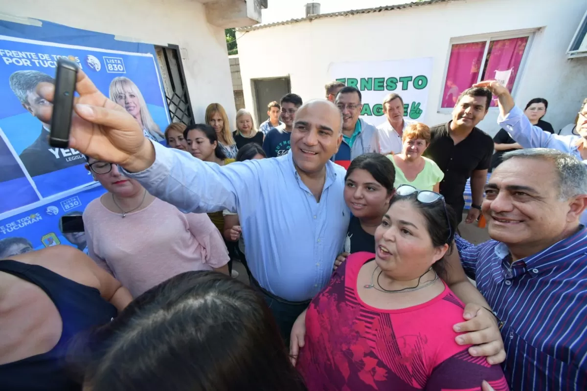 CANDIDATO. Juan Manzur, en campaña para ser vicegobernador de Tucumán, en fórmula con Osvaldo Jaldo. Foto de Twitter @JuanManzurOK