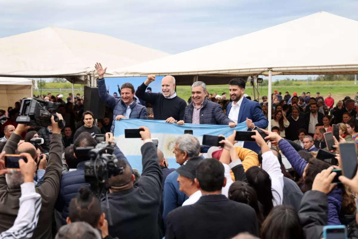 LARRETA estuvo en Bella Vista, junto a los candidatos locales. 