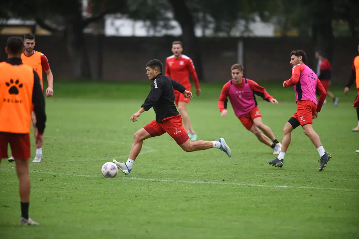 REGRESO ESPERADO. Banegas se recuperó de una lesión muscular y trabajó al lado de sus compañeros. Está listo para volver al equipo titular contra Patronato.