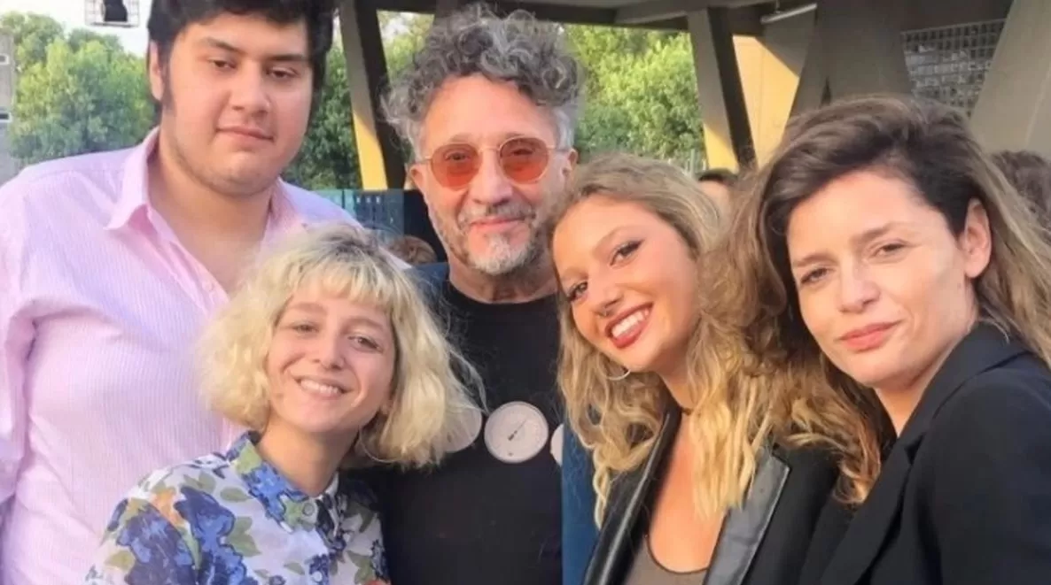 Fito Páez junto a sus hijos, Romina Ricci y Valentina (hija mayor de la actriz)