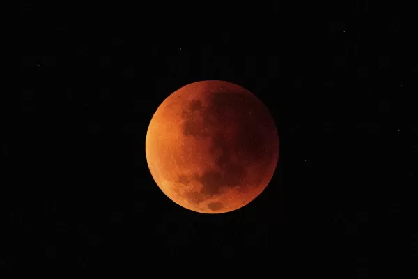Hoy habrá un eclipse lunar: a qué hora se verá en Argentina