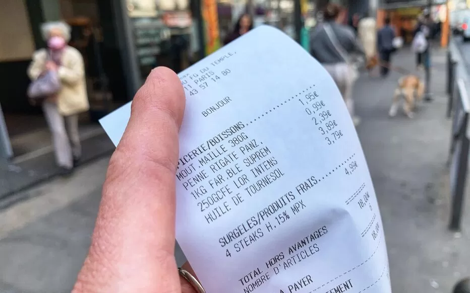 Un argentina recibió un cargo extra en su ticket de un restaurante de Estados Unidos y generó polémica.