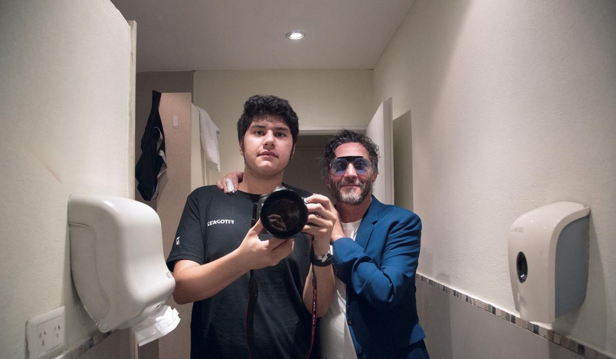 Martín y Fito Páez en el detrás de escena de algún show