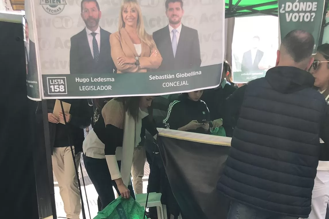 EN LA PEATONAL. El stand del acople Activar. Foto de Twitter