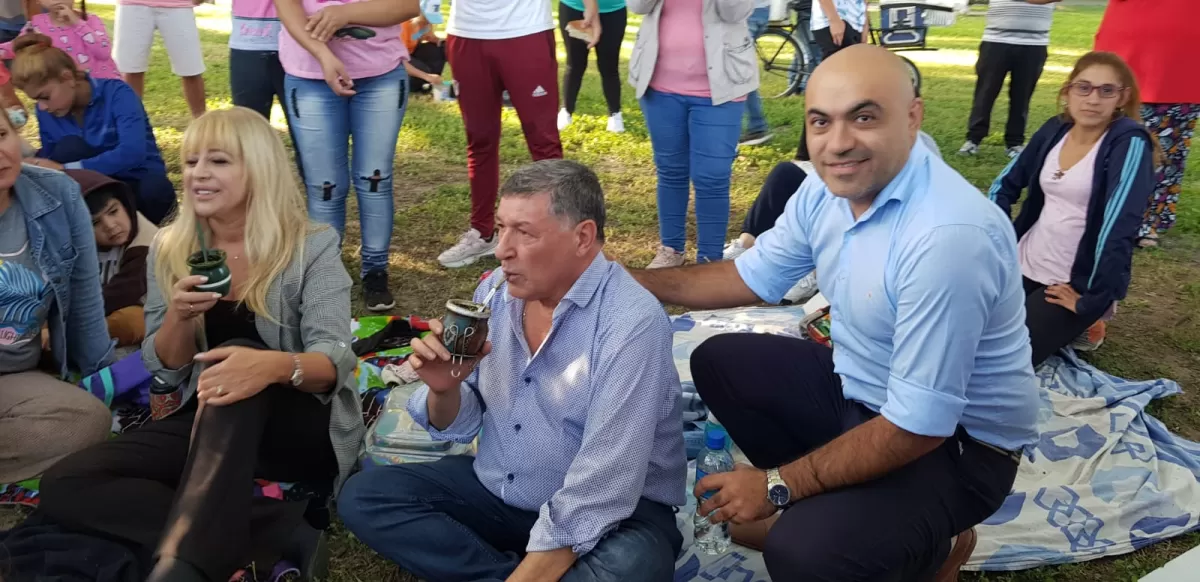 LOS MATEROS. Original cierre de campaña