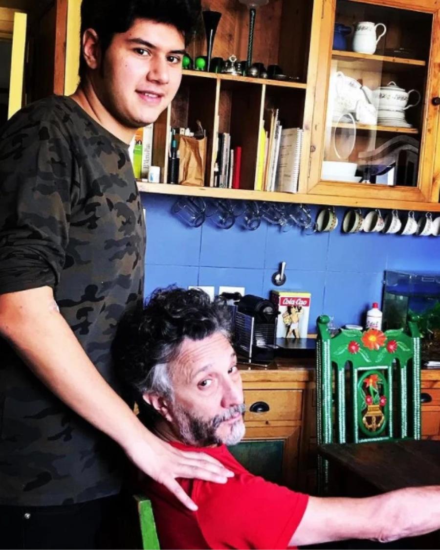 Martín trabaja con su papá.