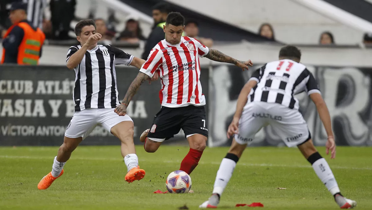 DESPEDIDA. Matías Pardo jugó su último partido en Mendoza, en la derrota ante Gimnasia.