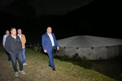 Manzur recorrió una toma de agua que beneficiará a 300 familias