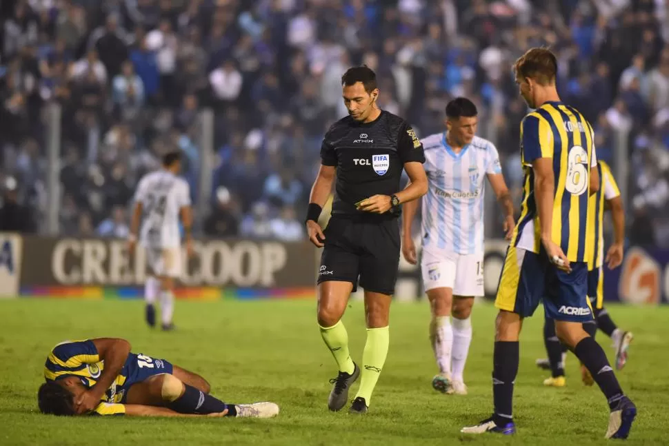 ANTECEDENTE CERCANO. Facundo Tello fue el juez principal en el empate 2-2 entre Atlético y Central, el 17 de abril. 