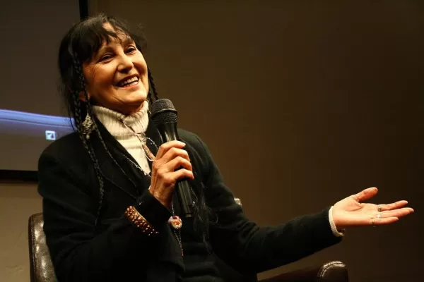 Presentan una biografía de Elba Castría