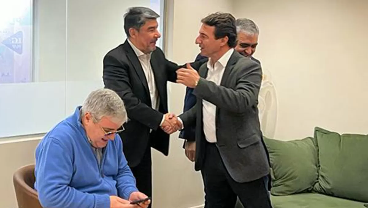 ENCUENTRO. Acevedo saludó a Sánchez y Alfaro. 