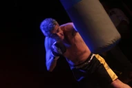 Un boxeador contra las cuerdas en “Bengala”