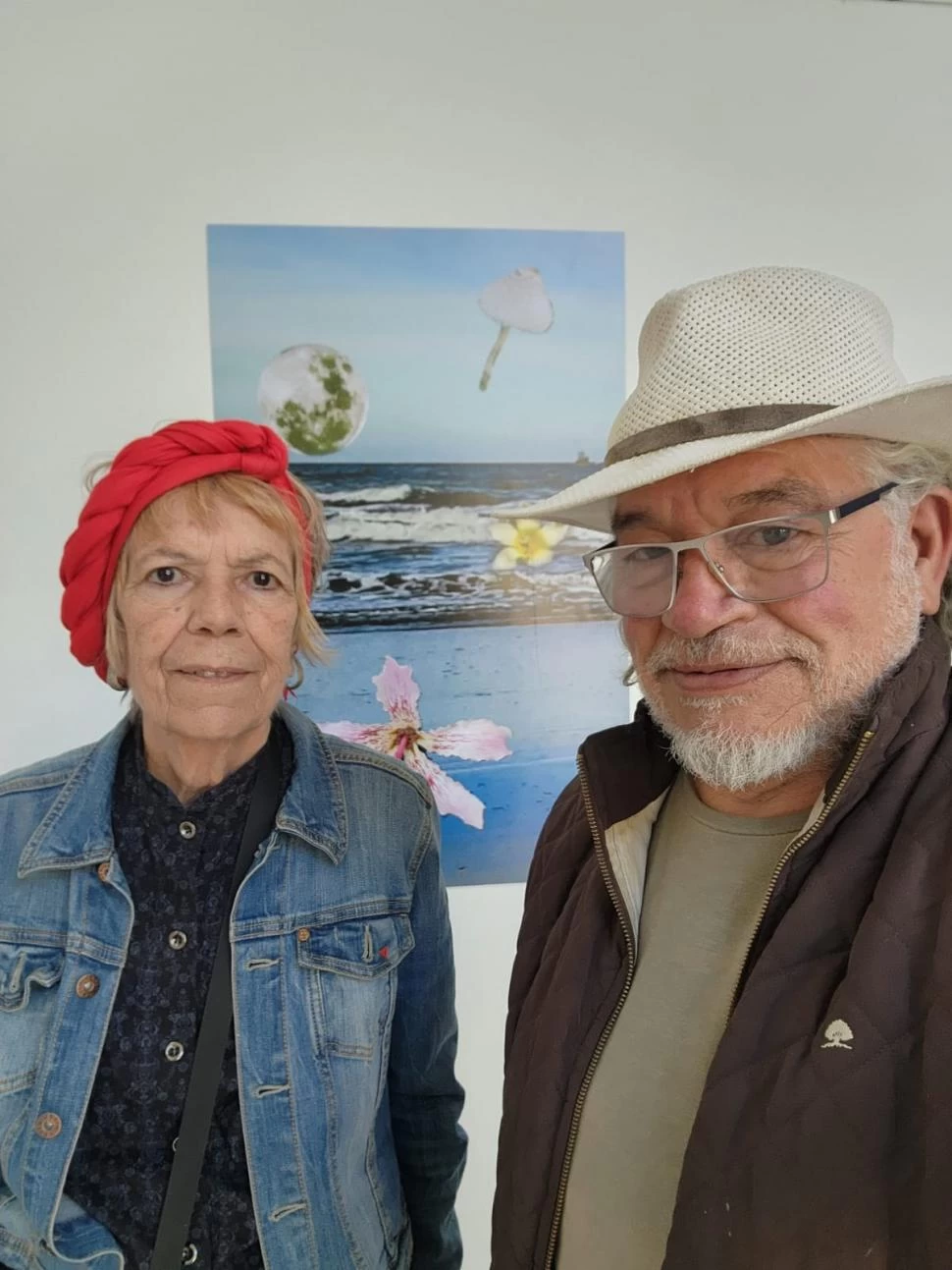 MUESTRA DE ARTE “QUIMERAS”. La autora, Nicole Robert Barromé, en compañía del fotógrafo taficeño Hugo Heredia. 